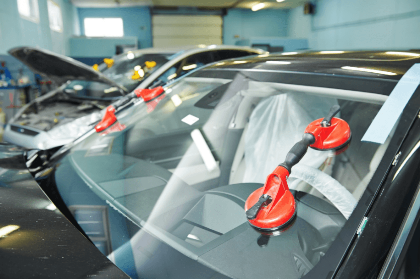 Car glass repair and replacement in Dubai