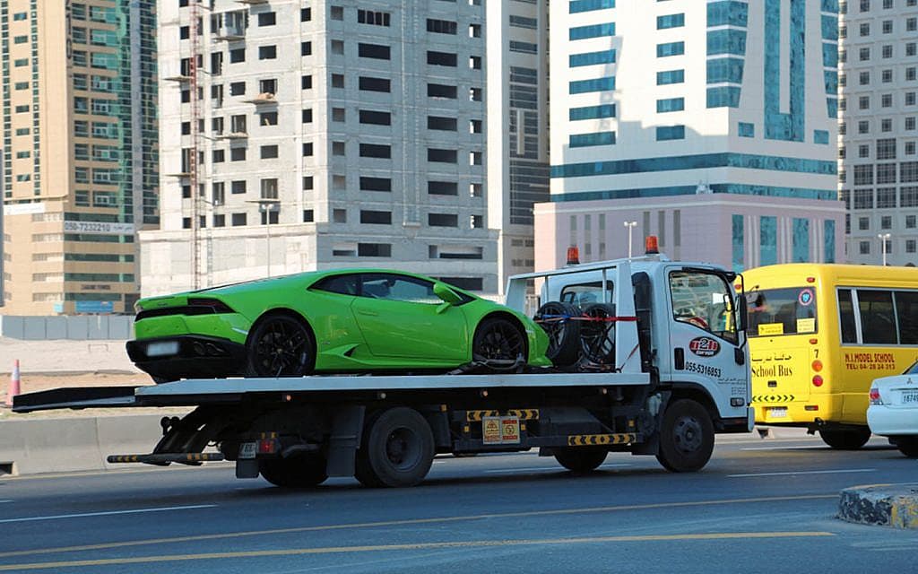 24/7 car recovery and towing service in Dubai